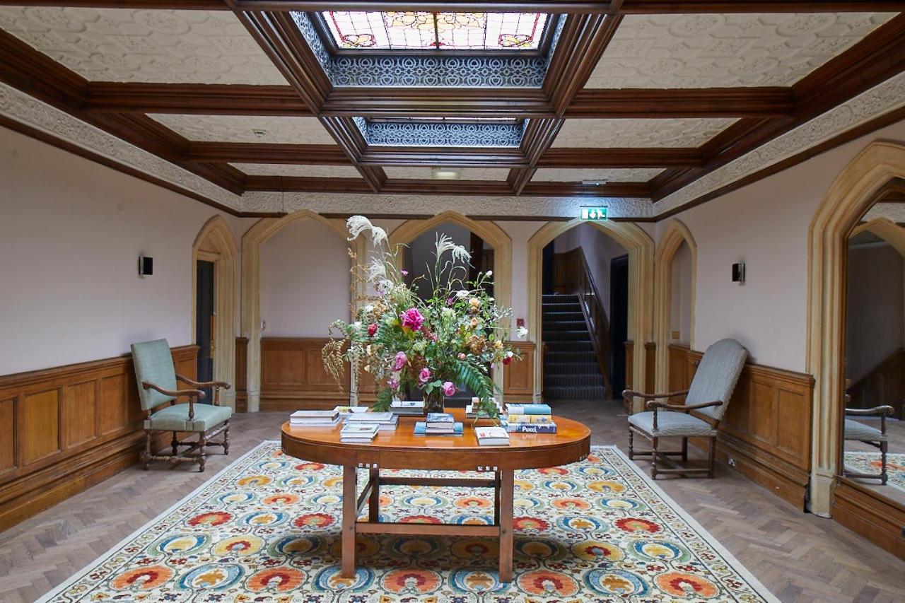 Hotel Oakley Court Windsor Esterno foto